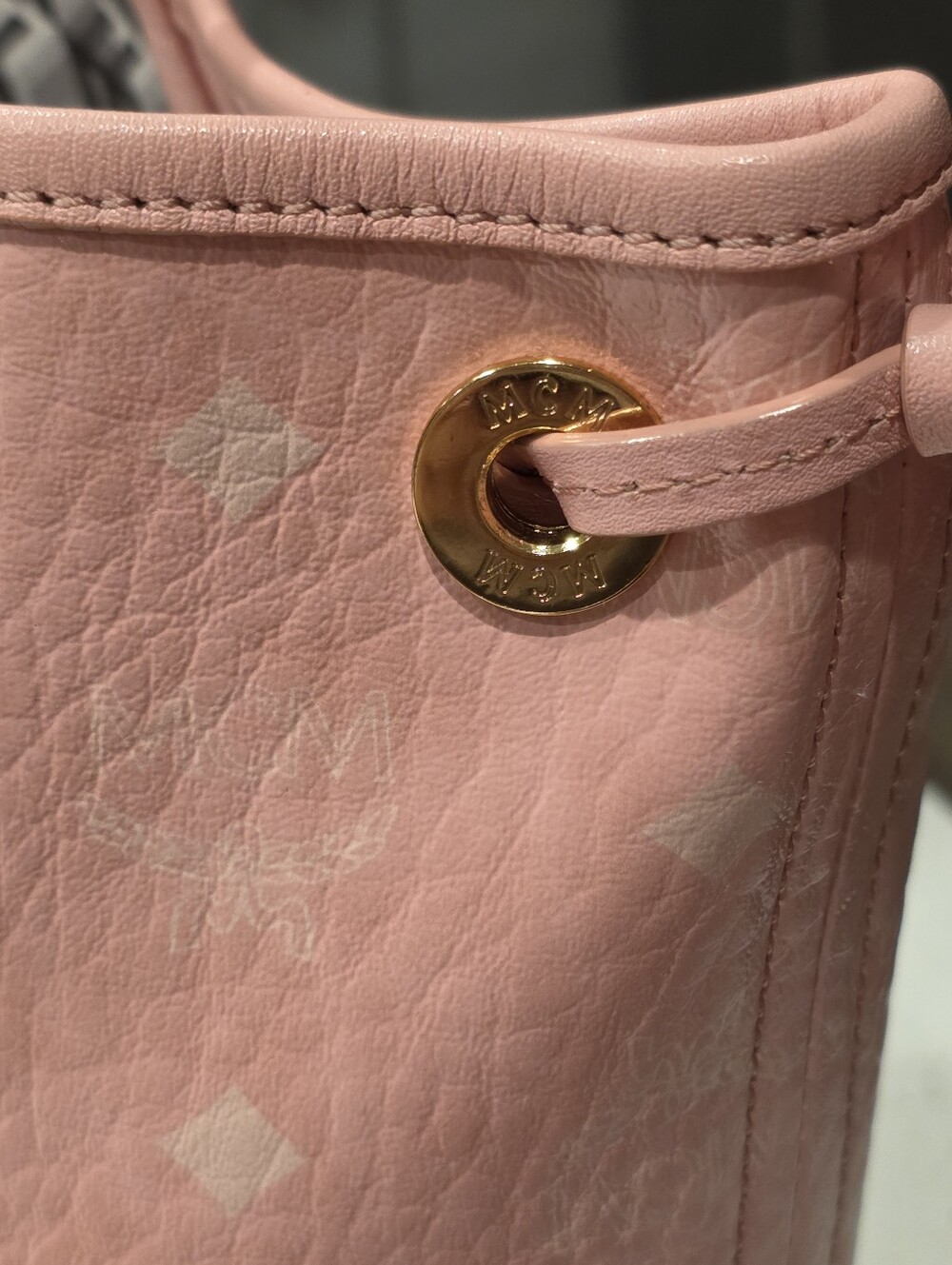 🎀✨️ MCM Pink Leather Tote with Matching Wristlet✨️🎀 - Picture 4 of 12